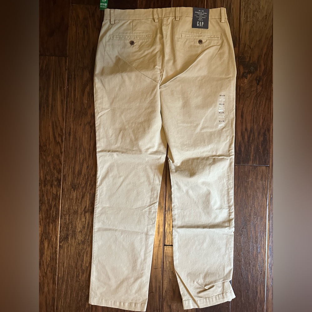 Men’s Gap Essential Khaki Straight Pants 34x32. NWT. GapFlex